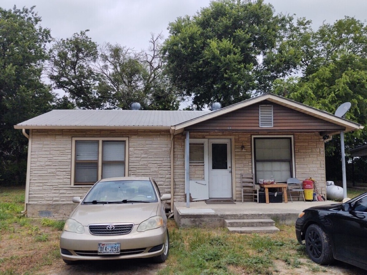 Rental unit with front porch